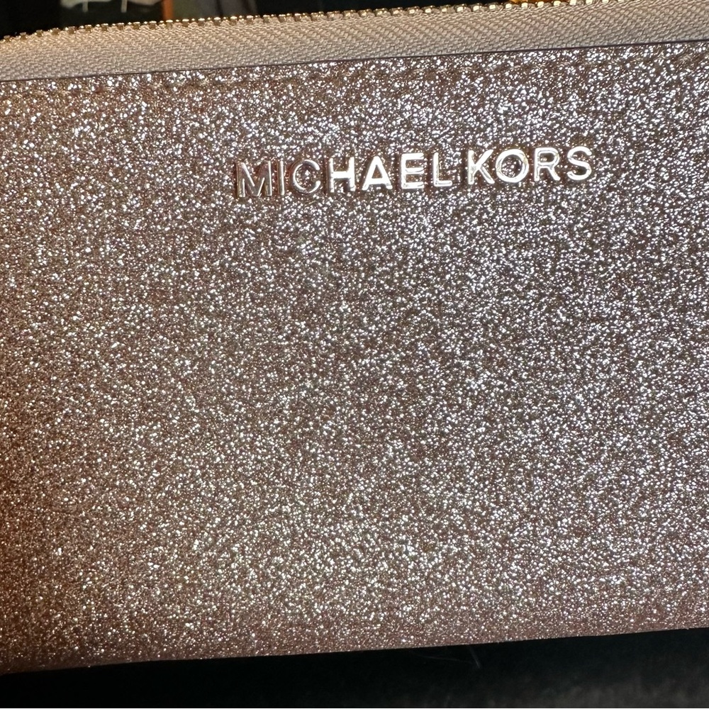 michael kors wristlet